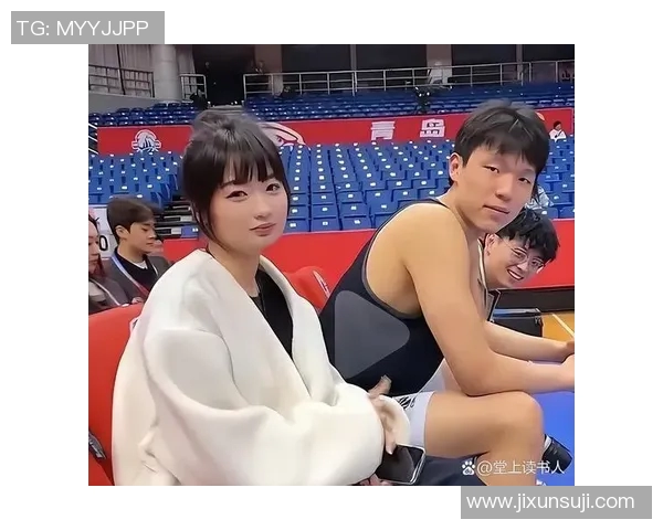 姚明亲临现场观看足球比赛直播与球迷互动分享精彩瞬间