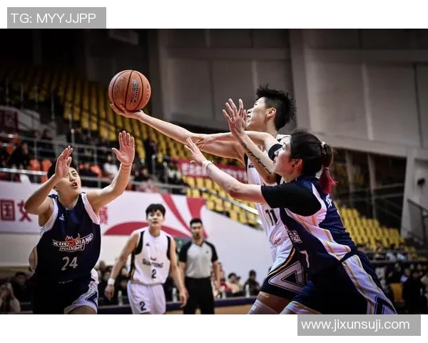 CBA精彩回放上海队对阵北京队的激烈比赛视频分享